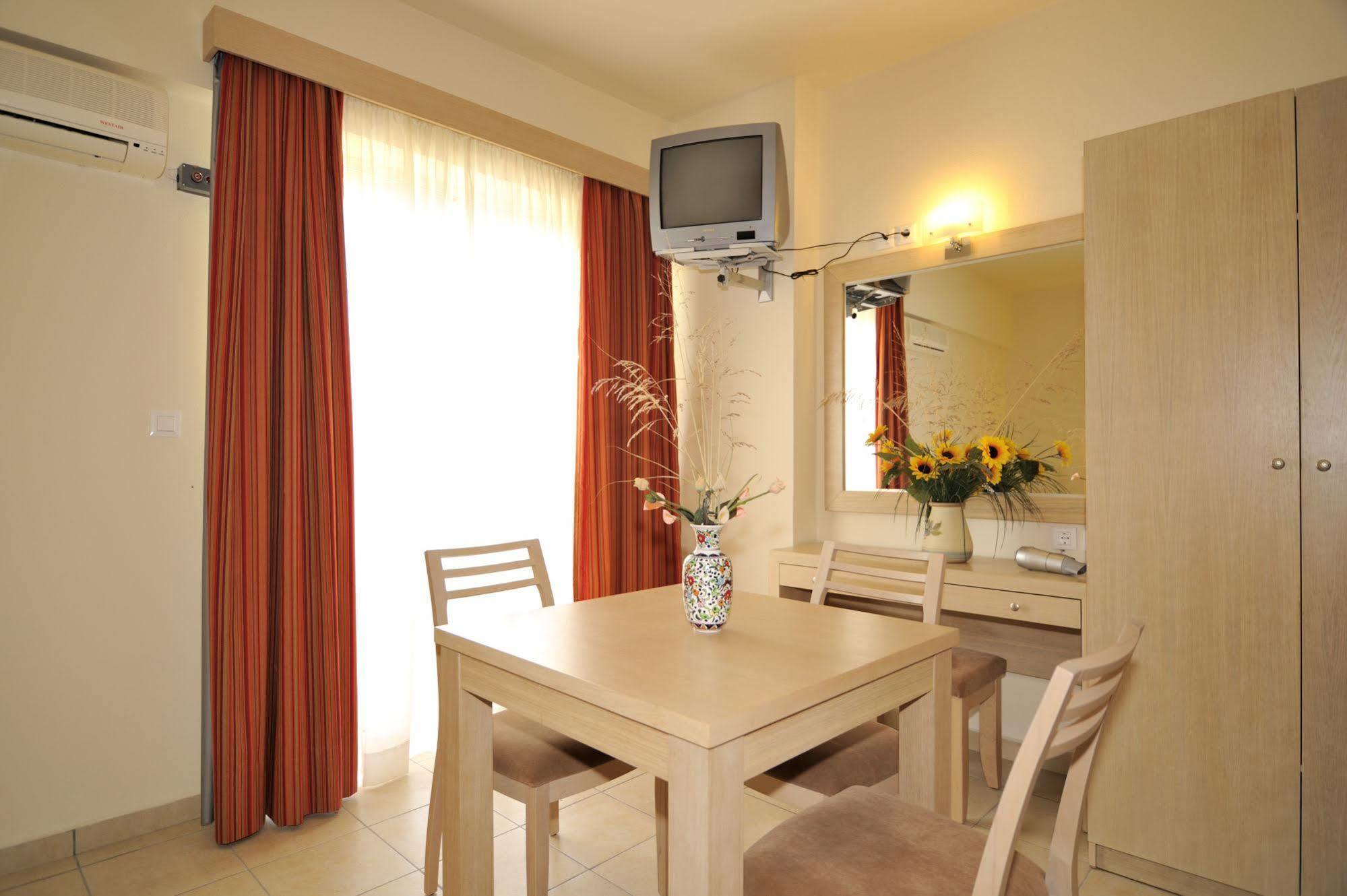 Anita Aparthotel Ialisos Exterior foto